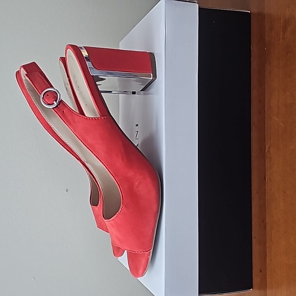 Shoes - Picture 5 of 8